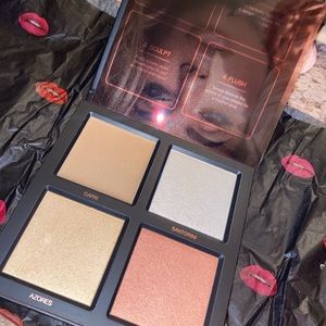 Huda Beauty 3D Highlighter palette in Pink Sands